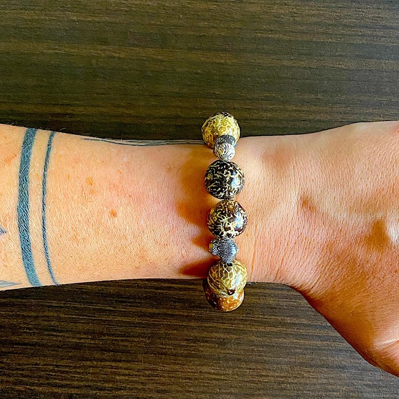 Elastic Shell bead bracelet - Picture 4 of 5